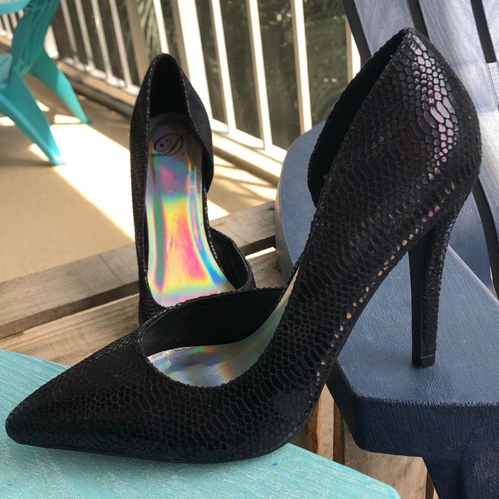 NWOT Black Pumps